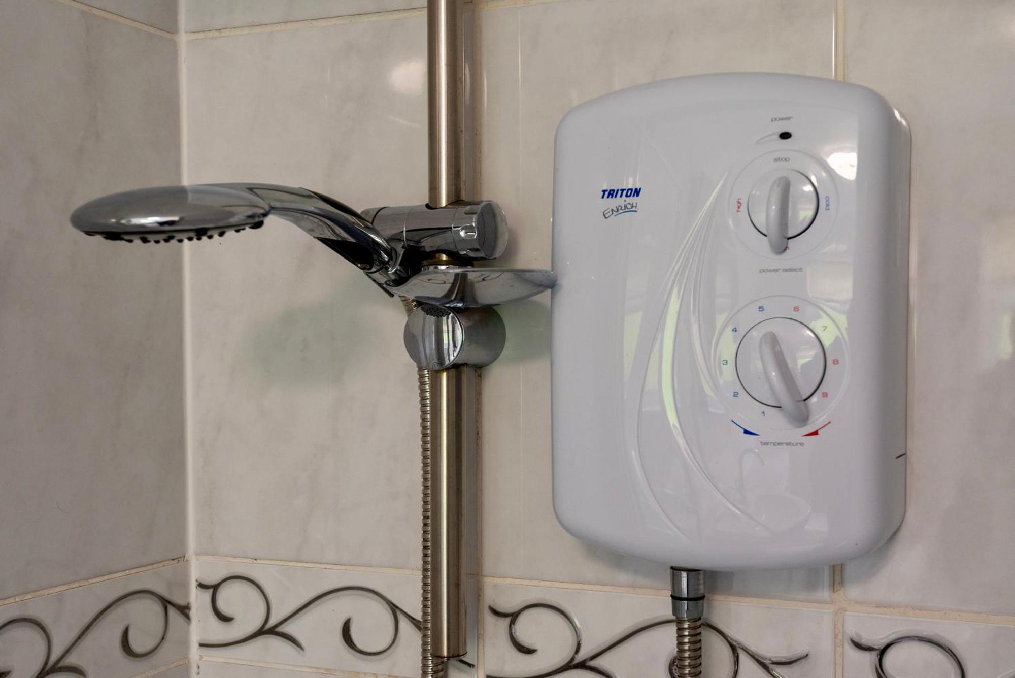 Single Room In Brand New 5 Bedroom Home BW Room 2 Σόλιχαλ Εξωτερικό φωτογραφία