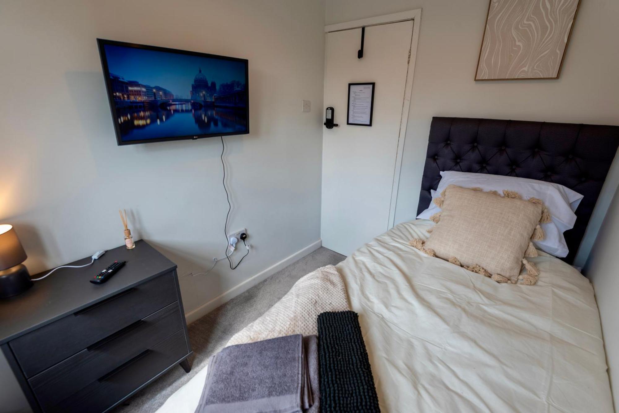Single Room In Brand New 5 Bedroom Home BW Room 2 Σόλιχαλ Εξωτερικό φωτογραφία